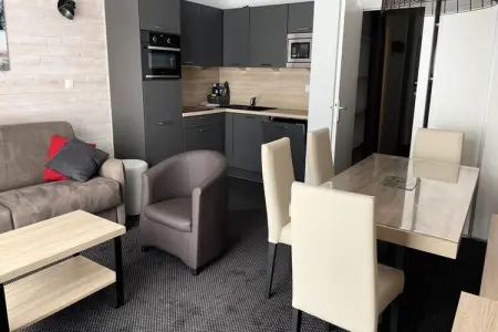 Location appartement à EAUX BONNES, Appartement près des pistes avec piscine et jacuzzi