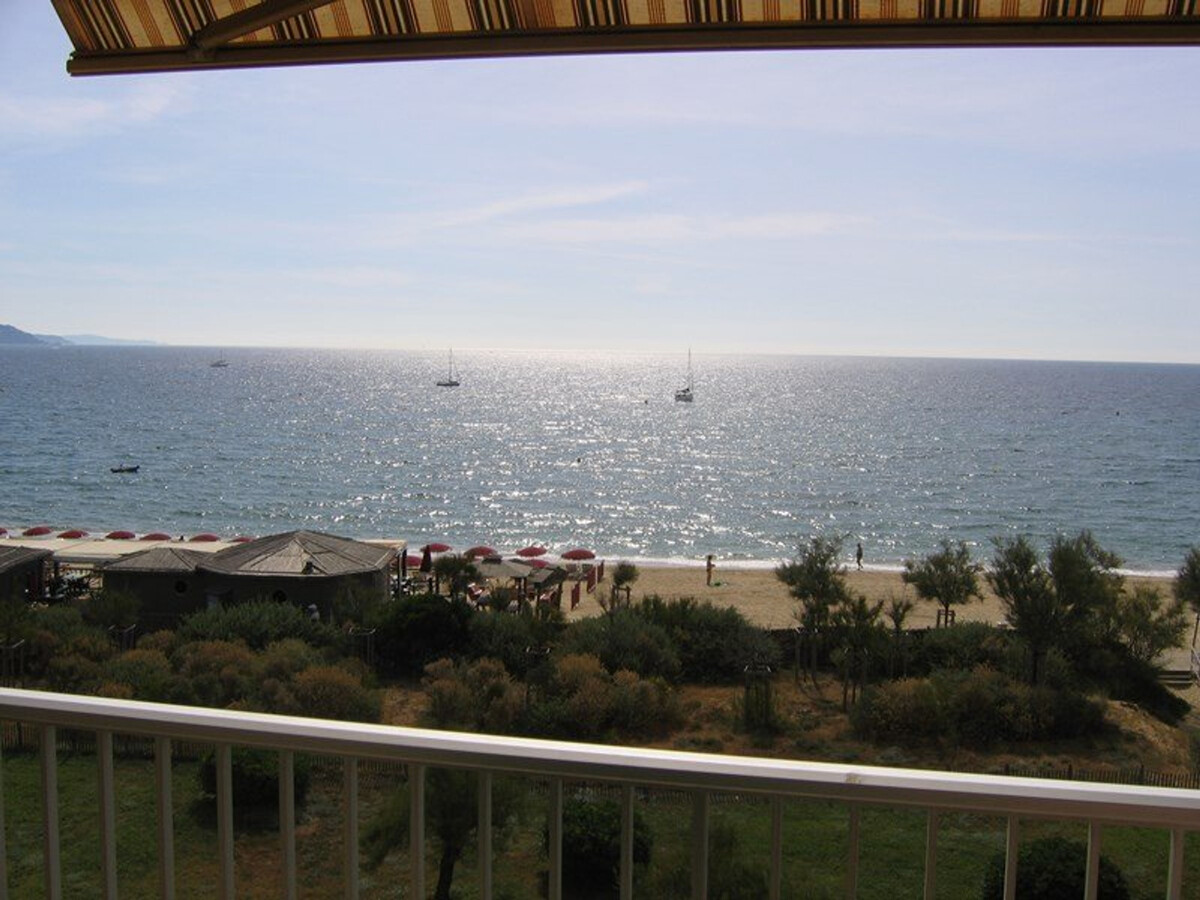 Studio 3 couchages climatisé, terrasse vue mer au Lavandou - Photo 9