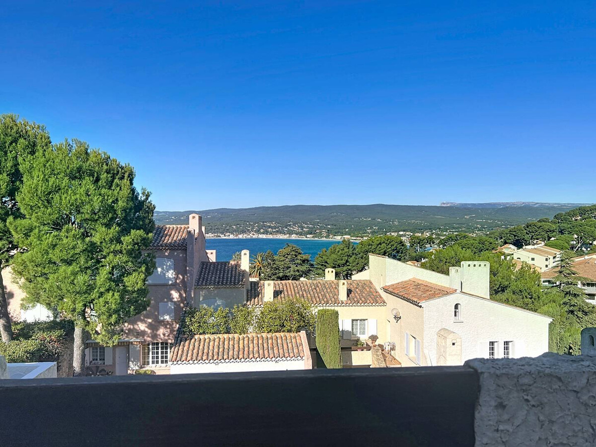 T2 duplex climatisé avec terrasse, garage à Saint-Cyr-sur-Mer - Photo 1
