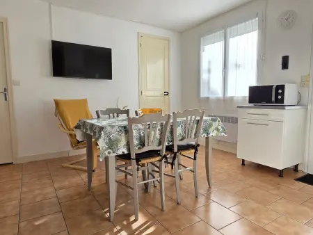 Location appartement à La Roche Posay, Studio proche Thermes avec jardin, laverie et WIFI