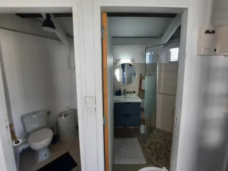 Studio 35 m² avec jardin clôturé et douche extérieure à Sainte-Anne : photo 7