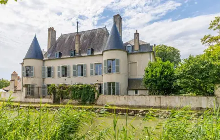 Château avec parc à Marmagne pour 15 personnes : photo 9