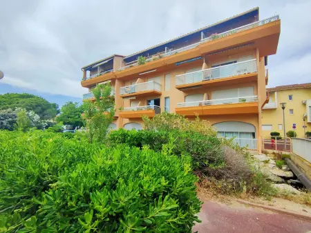 T2 classé 2* avec balcon sud, parking et vue port : photo 12