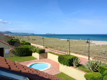 Location appartement à Pals, Appartement en bord de mer avec jardin et accès direct à la plage