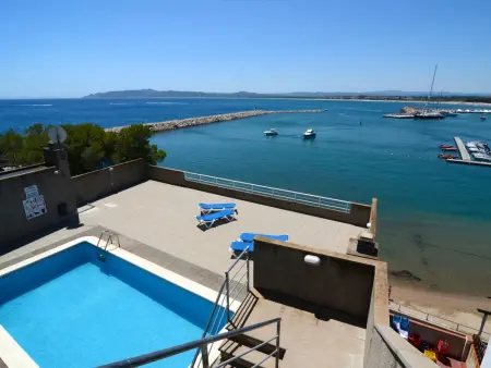 Location appartement à L'Estartit, Charmant appartement avec piscine et wifi à LEstartit