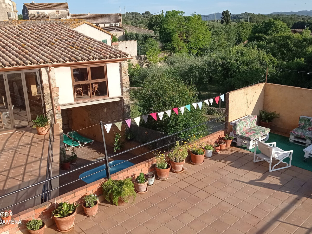 Maison rurale Ullastret : 5 ch., piscine et terrain clôturé - Photo 1