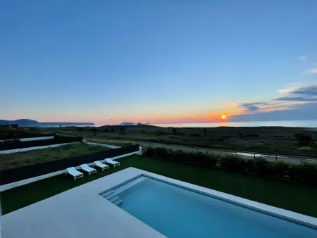Villa contemporaine Mas Pinell, accès plage direct et piscine : photo 2