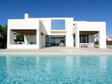 Villa contemporaine Mas Pinell, accès plage direct et piscine : photo 3