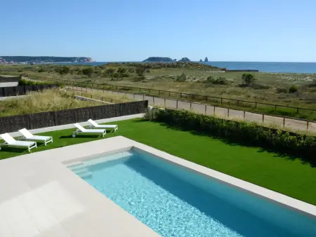 Villa contemporaine Mas Pinell, accès plage direct et piscine : photo 4