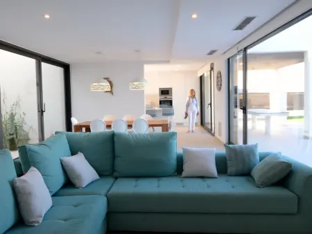 Villa contemporaine Mas Pinell, accès plage direct et piscine : photo 6