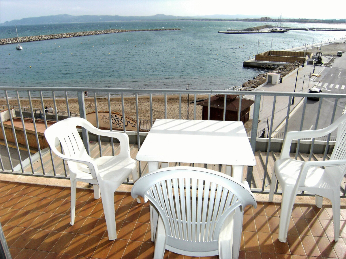 Appartement face au port à L'Estartit, piscine toit - Photo 1