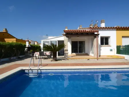 Location villa à L'Escala, Maison moderne 3 chambres, piscine privée, proche commodités à LEscala