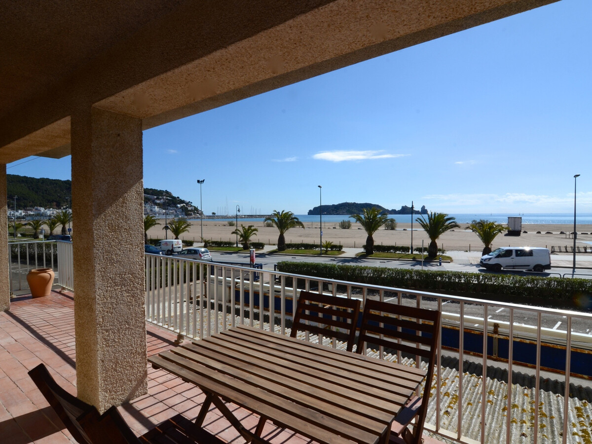 Appartement rénové face plage, piscine, parking - Photo 1