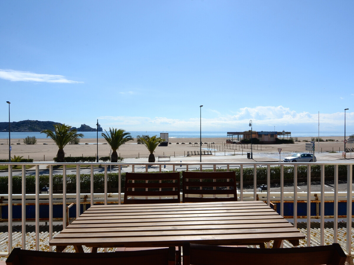 Appartement rénové face plage, piscine, parking - Photo 2