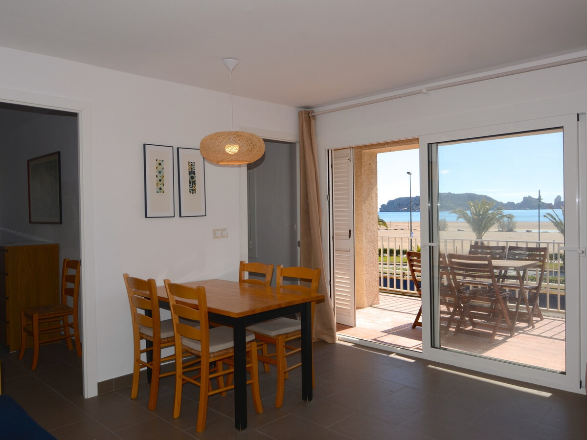 Appartement rénové face plage, piscine, parking - Photo 3