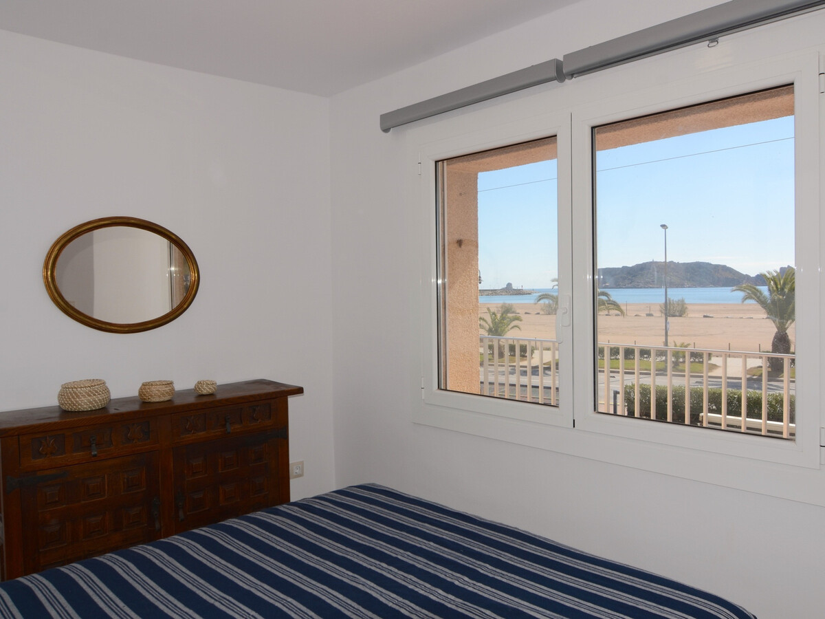 Appartement rénové face plage, piscine, parking - Photo 10