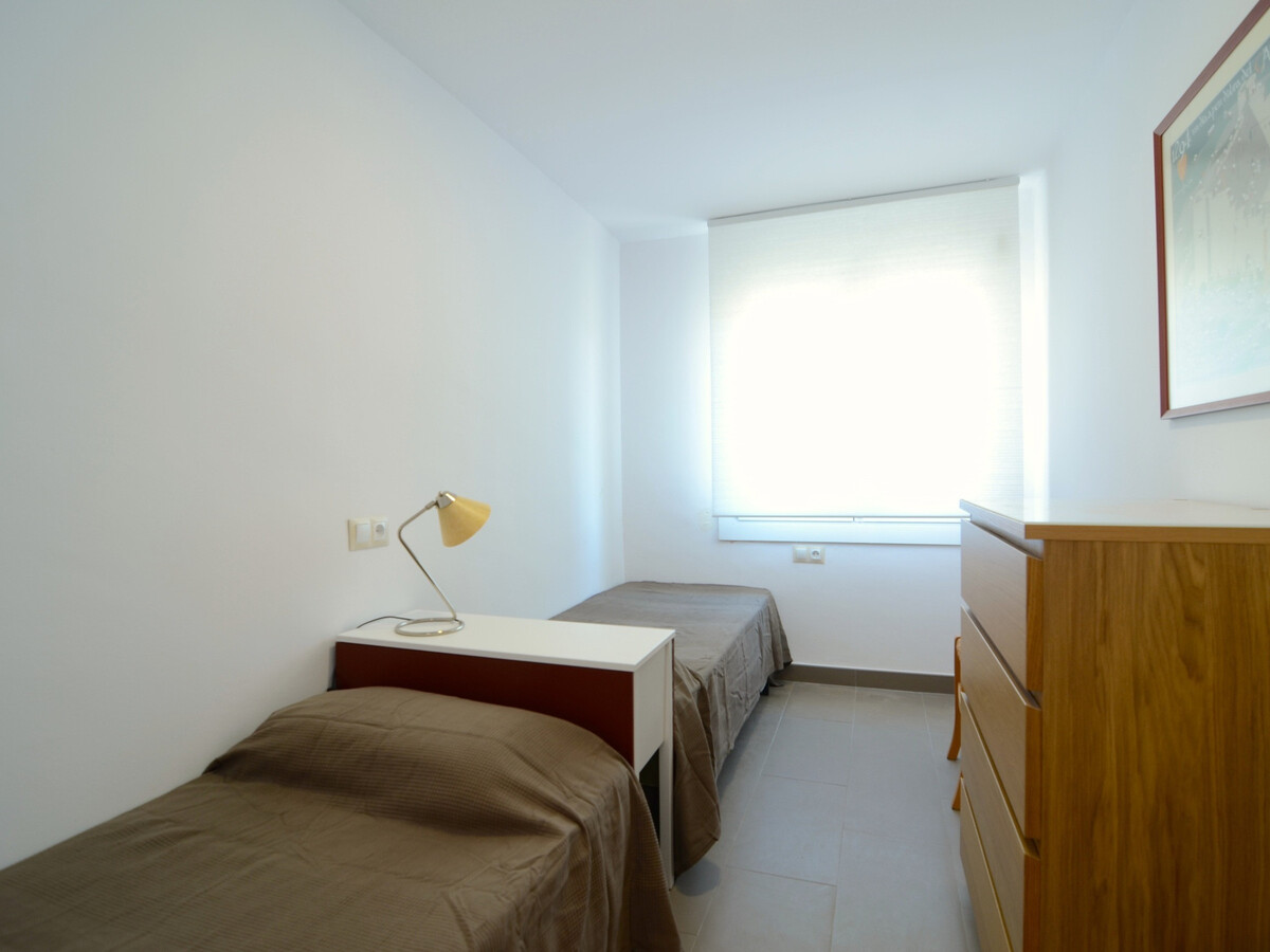 Appartement rénové face plage, piscine, parking - Photo 12