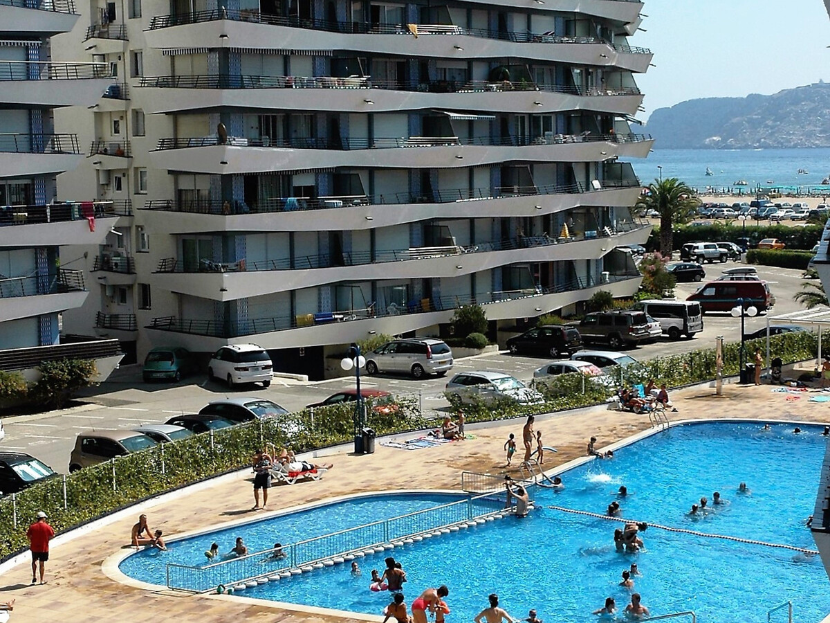 Appartement rénové face plage, piscine, parking - Photo 17