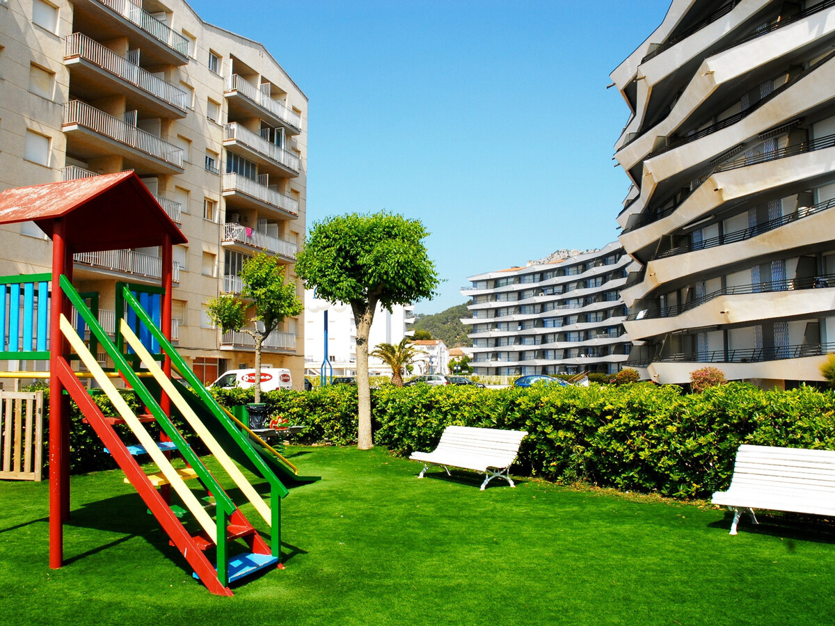 Appartement rénové face plage, piscine, parking - Photo 25