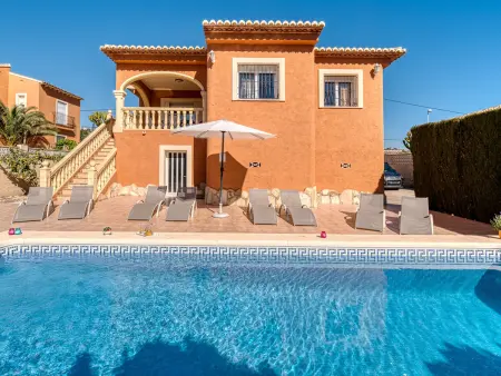 Location villa à Calp, Villa à Calpe pour 8 pers. avec piscine privée, proche mer et centre, 4 ch., parking, BBQ