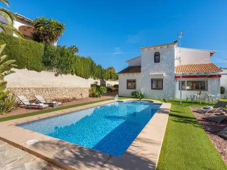 Location villa à Benissa, Villa à Benissa avec piscine privée, 4 chambres, proche de la crique Baladrar