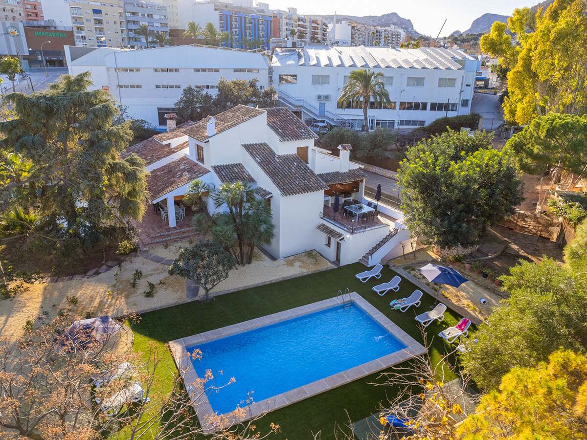 Villa méditerranéenne Calpe : 5 chambres, piscine et jardin - Photo 6