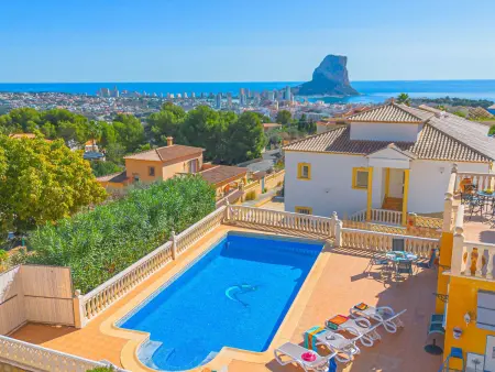 Location villa à Calp, Villa spacieuse avec piscine privée, climatisation et WiFi à Calpe