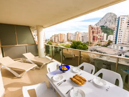 Location appartement à Calp, Appartement confortable à Calpe avec clim, piscine et animaux admis