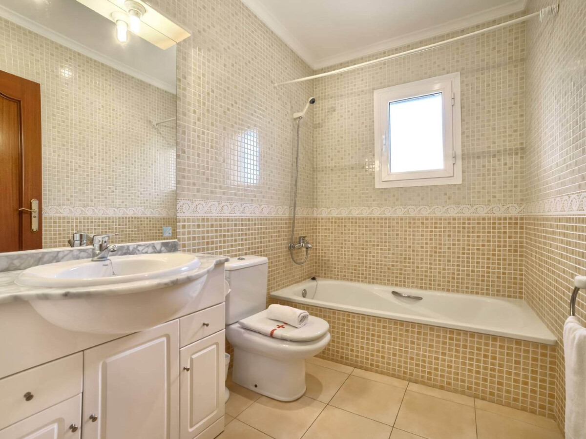 Villa 14 pers., 7 chambres, piscine 9x4 à Calpe - Photo 25