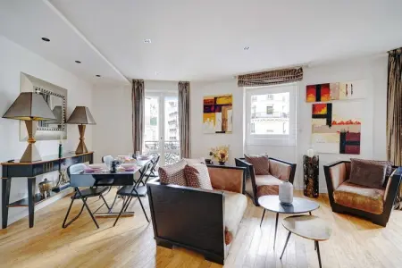 Location appartement à Paris, Lumineux et spacieux 2 pièces – Tour Eiffel/Auteuil