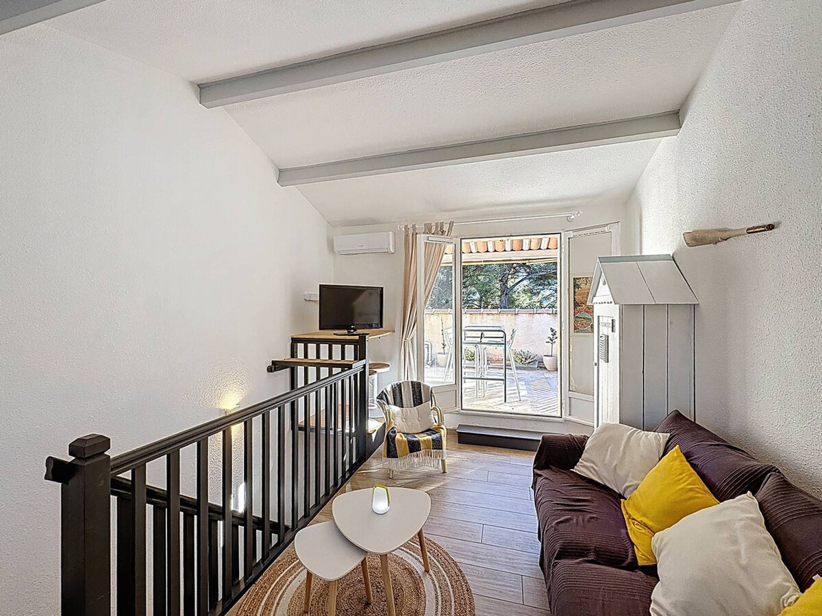 T2 duplex climatisé avec terrasse et parking, plage des Lecques - Photo 2