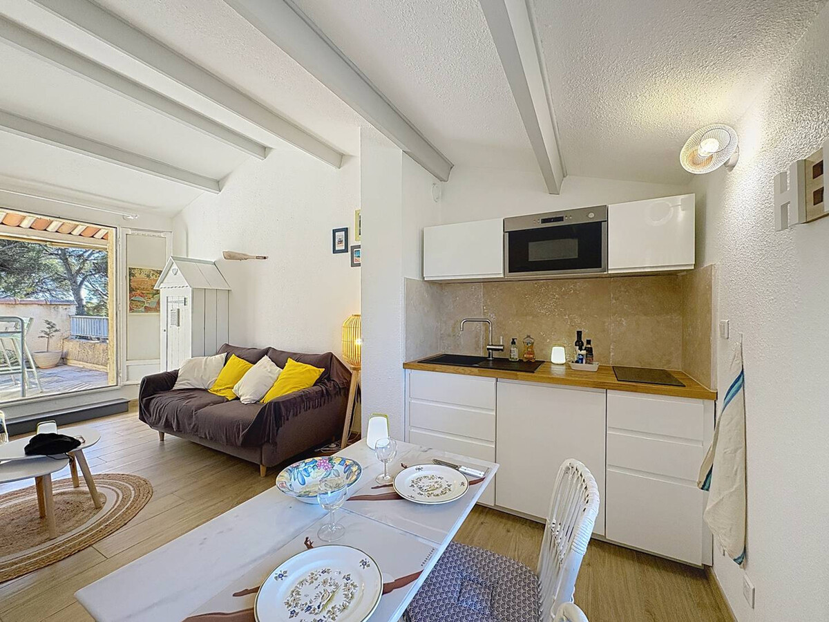 T2 duplex climatisé avec terrasse et parking, plage des Lecques - Photo 5