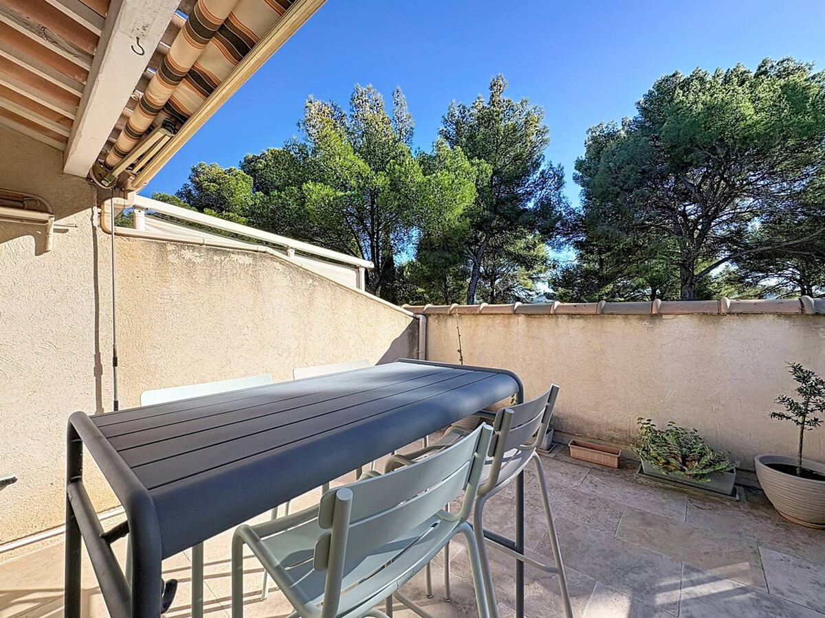 T2 duplex climatisé avec terrasse et parking, plage des Lecques - Photo 8