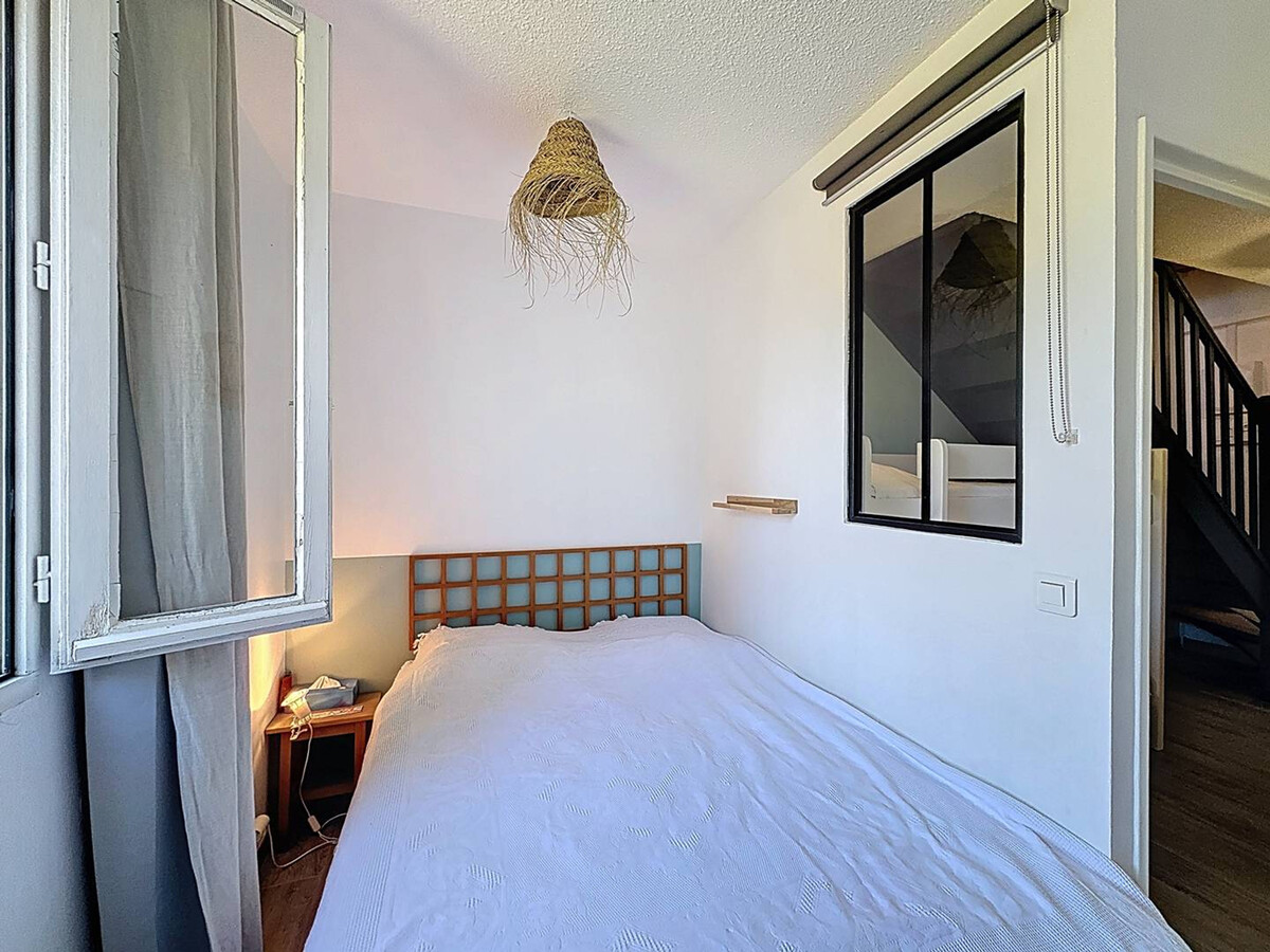 T2 duplex climatisé avec terrasse et parking, plage des Lecques - Photo 11
