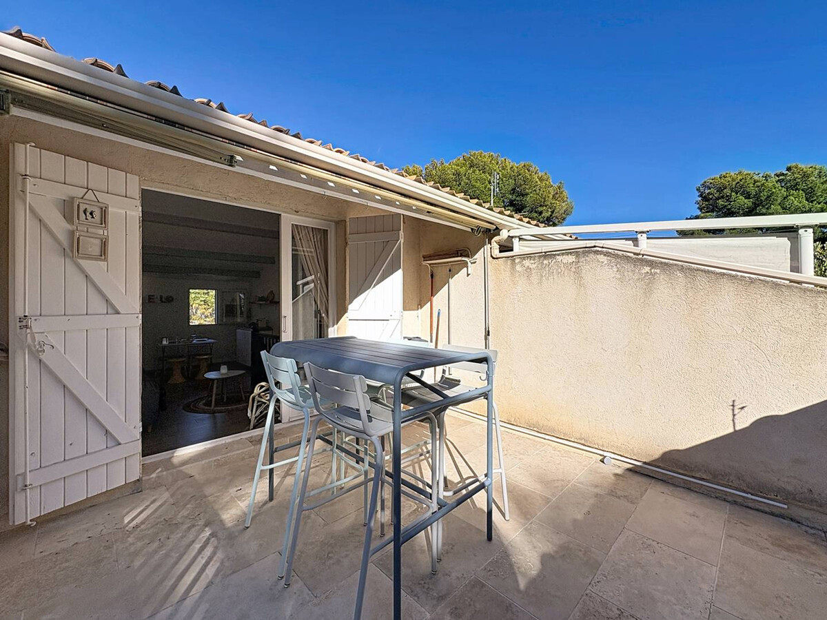 T2 duplex climatisé avec terrasse et parking, plage des Lecques - Photo 15