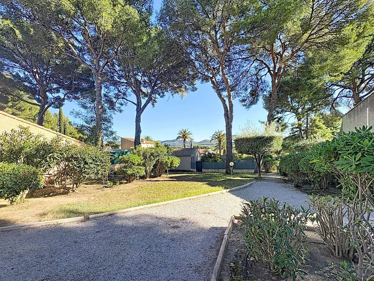 T2 duplex climatisé avec terrasse et parking, plage des Lecques - Photo 19