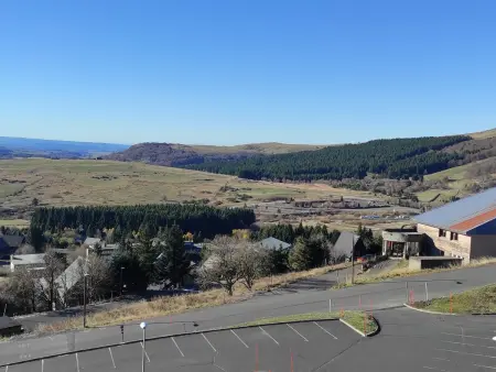 Location appartement à Besse et Saint Anastaise Super Besse, Appartement calme à Super Besse, 5 pers, parking et piscine