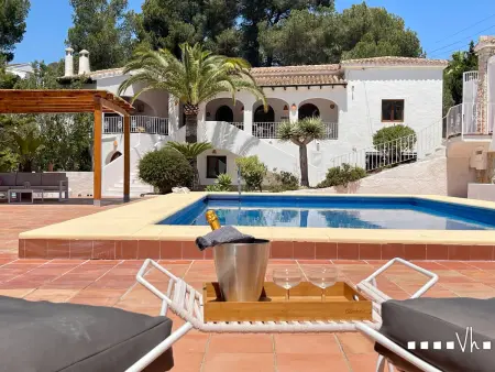 Location villa à Benissa, Villa spacieuse à Benissa avec piscine privée, clim, Wifi et parking