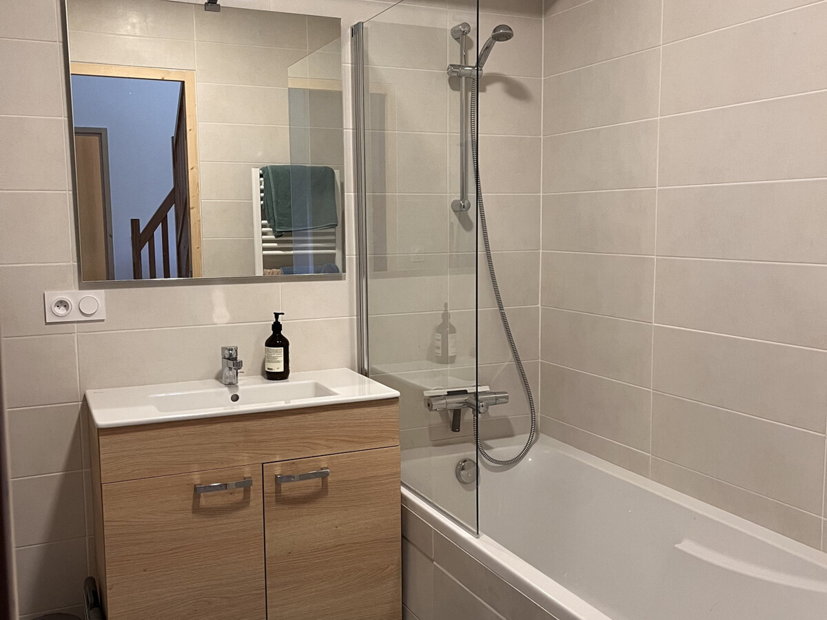 Duplex 78 m² neuf, poêle granules, 2 chambres aux Carroz - Photo 3