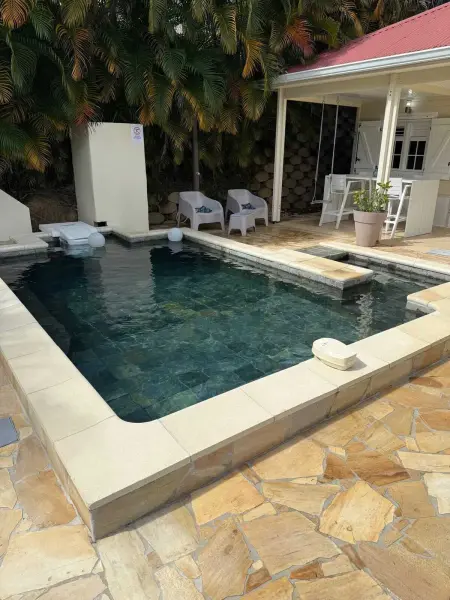 Villa avec piscine privée à Rivière-Salée - 110 m² - Photo 2