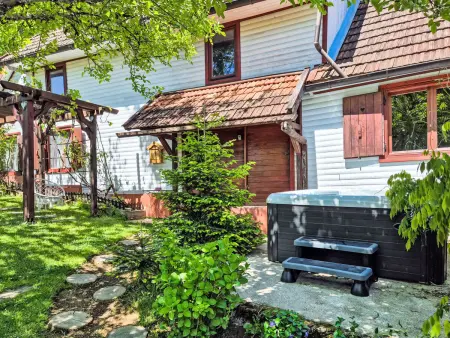Maison Gorski Raj à Brod na Kupi, jacuzzi et forêt