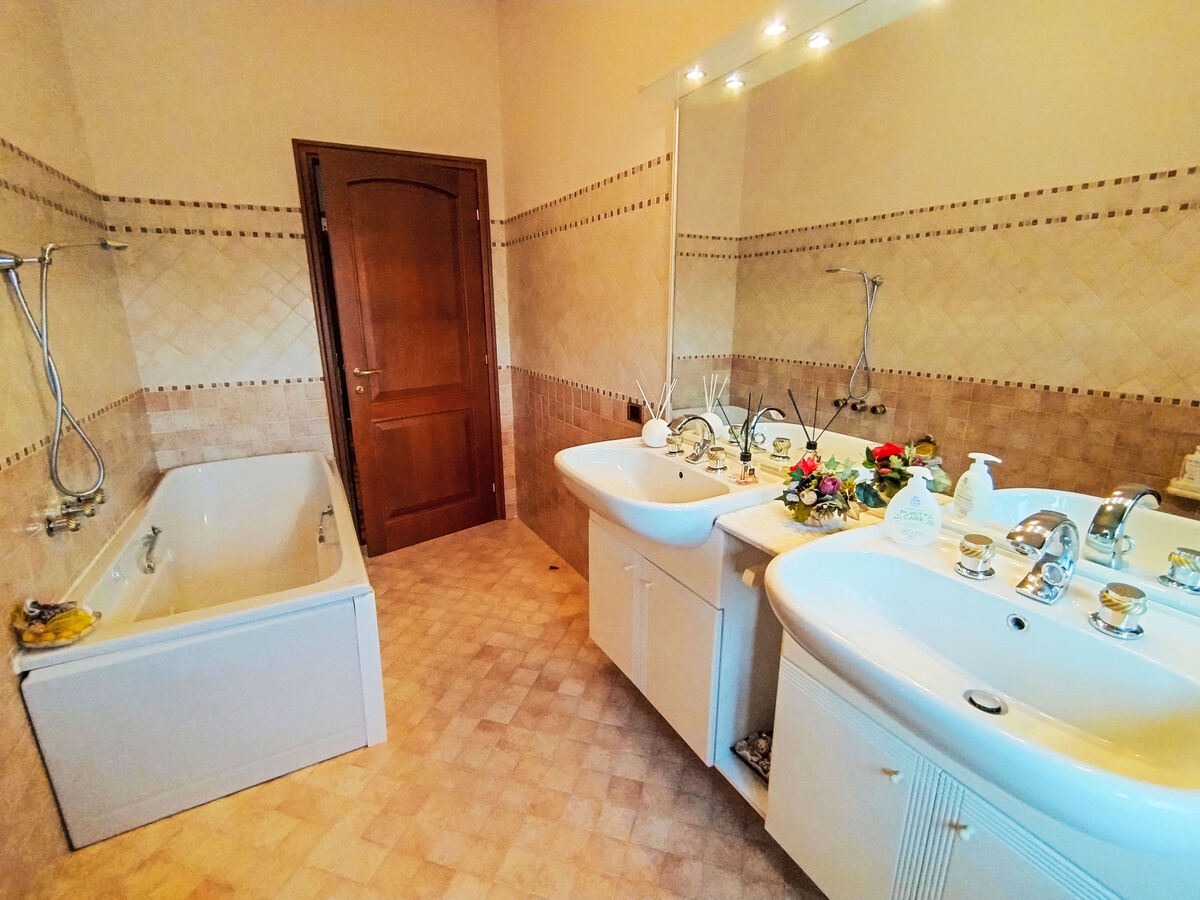 Green Haven, appartement 3 chambres à Caronno Varesino - Photo 28