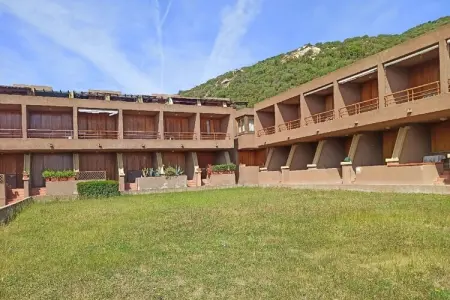 Location appartement à Olbia (SS), Appartement à Olbia avec jardin partagé