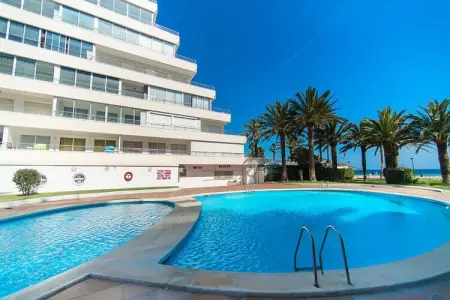 Location appartement à , Appartement à Roses avec Vue Terrasse