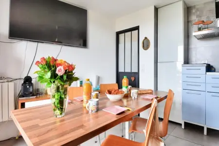 Location appartement à , Appart pour 4 dans domaine avec piscine