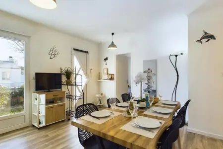 Location appartement à , Appartement à Olonne-sur-Mer avec piscine