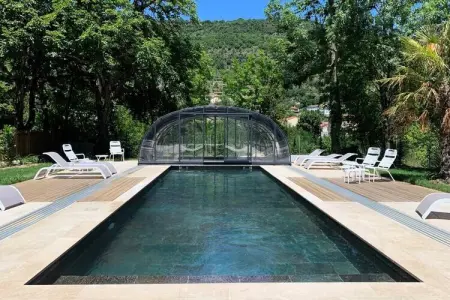 Location appartement à Saint Affrique, Maison de vacances dans l'Aveyron avec spa et piscine