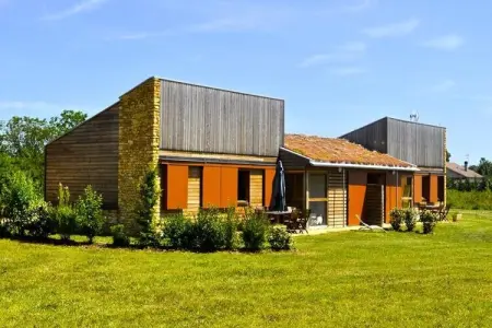Location appartement à SORGES, Maison à Sorges avec piscine et nature