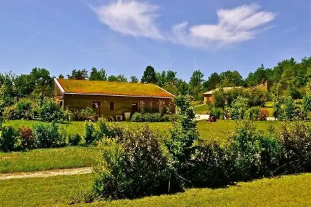 Location appartement à SORGES, Maison près de Sorges avec piscine et activités