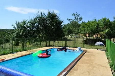 Location appartement à SORGES, Maison près de Sorges avec piscine et nature